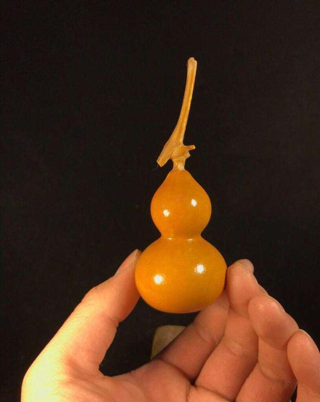 有的玩家喜欢盘不打皮的葫芦,觉得没有打过皮的葫芦在盘玩后,与汗液