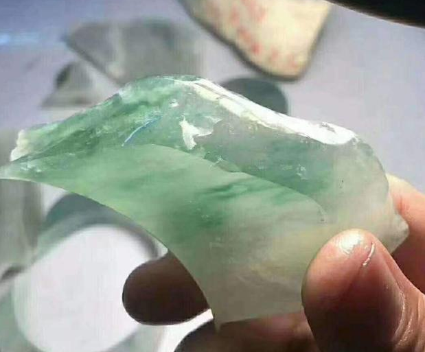 翡翠的制作加工过程,从翡翠原石到成品