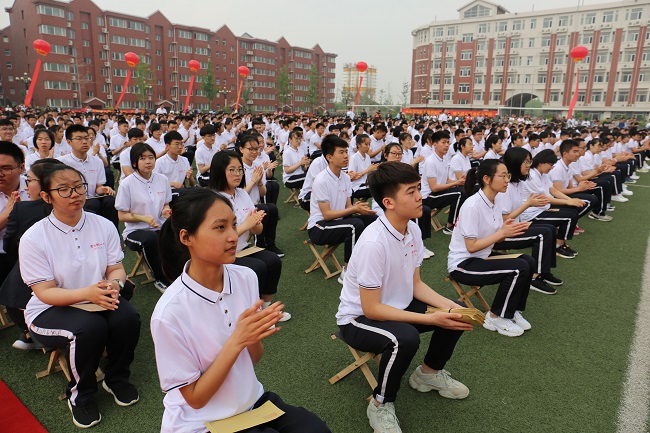 保定贺阳衡水一中高级中学举行成人礼
