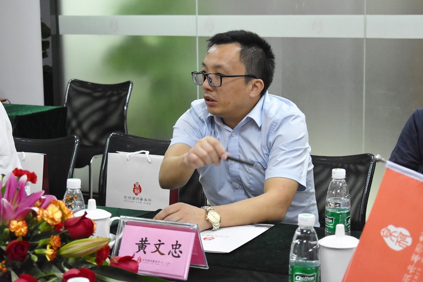黄文忠律师