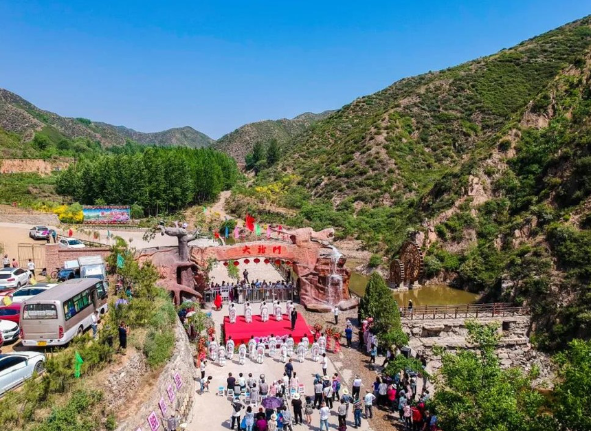 乡村旅游业"的思路,进一步助力楼板寨乡大龙门村脱贫攻坚,原平市新的