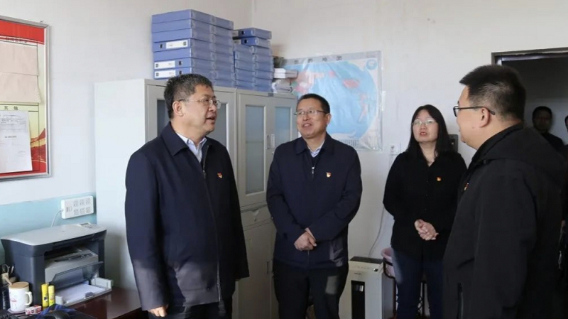 静乐县委书记王昕在县委组织部,县委统战部调研指导工作