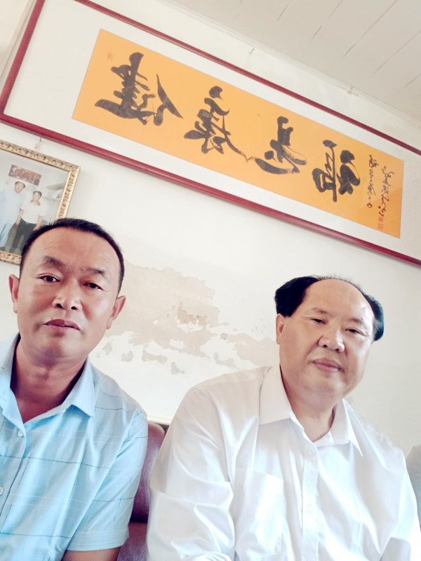 姜连杰老师与演员吕秀瑞合影留念
