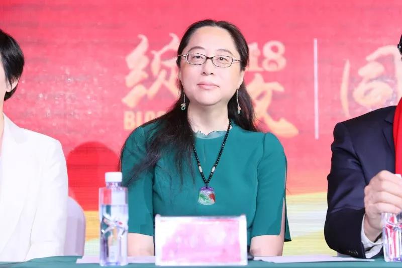 兴隆台区政协副主席,区工商联主席于丽华