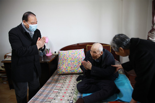 慰問離休幹部張潛33.jpg