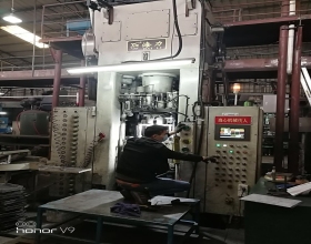 30噸自動設備成型機