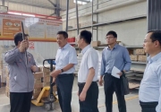 9.24日,市政府副秘書長王濤一行,在縣委常委、副縣長謝恒福、縣經濟技術開發區黨工委書記孫天學、副書記劉宏武的等領導的陪同下來公司調研。