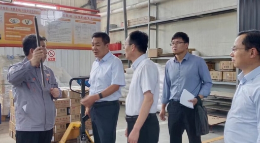 9.24日,市政府副秘書長王濤一行,在縣委常委、副縣長謝恒福、縣經濟技術開發區黨工委書記孫天學、副書記劉宏武的等領導的陪同下來公司調研。