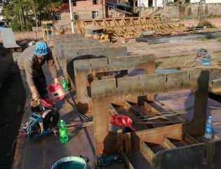 合川區(qū)下什字交叉口人行天橋鋼箱梁工程