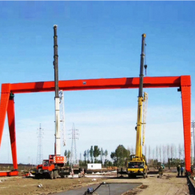 全廂型龍門吊安裝現(xiàn)場(chǎng)