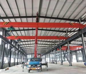 單梁起重機施工現場