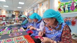 活力中國調研行|易地搬遷后,“繡”出新生活