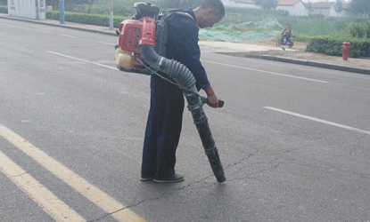 瀝青路面裂縫灌縫