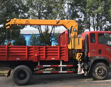 4噸伸縮臂隨車(chē)起重機(jī)(SQ4SA2)