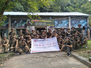 干部拓展CS合影