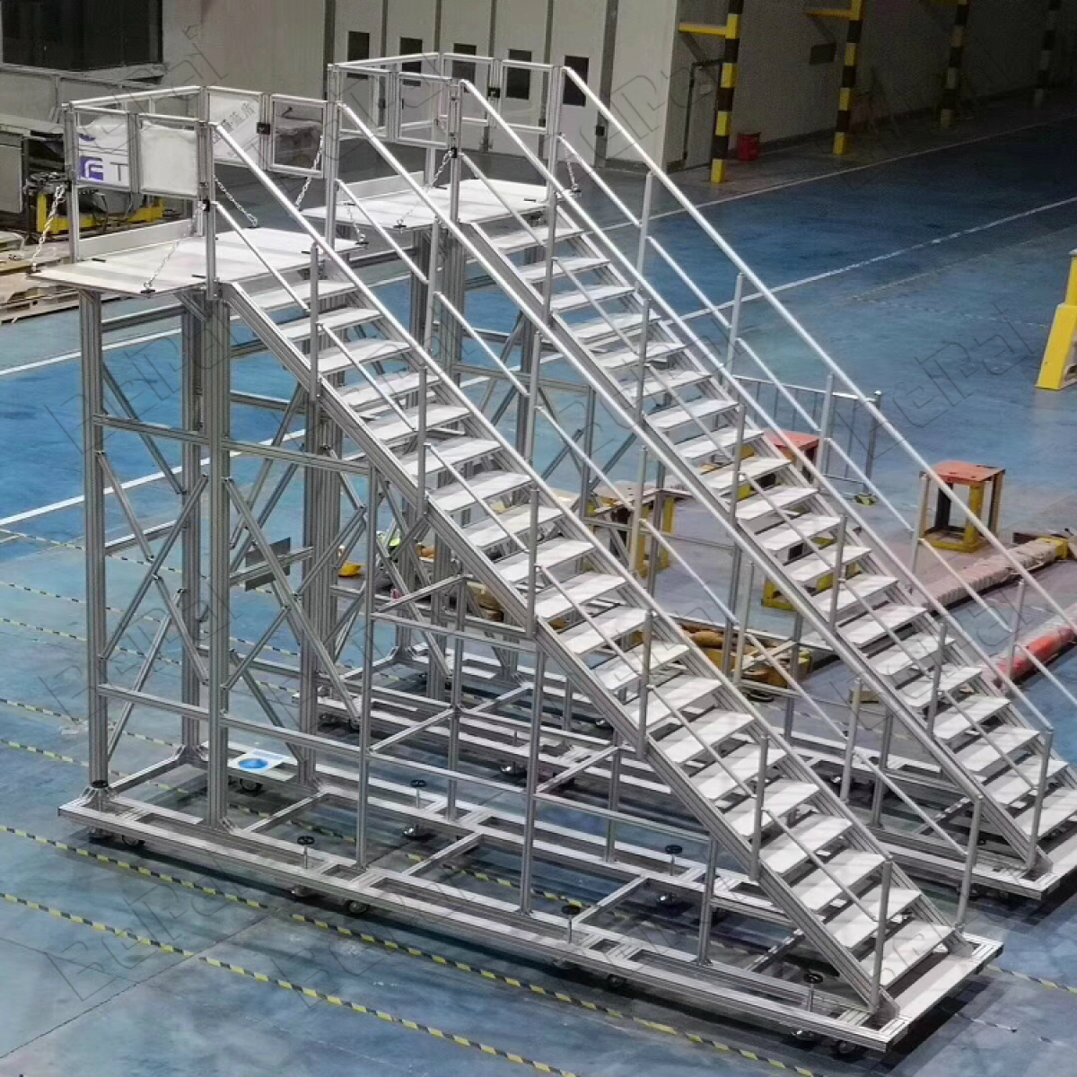 踏步楼梯维修设备