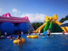 了解移動水上樂園的多樣性