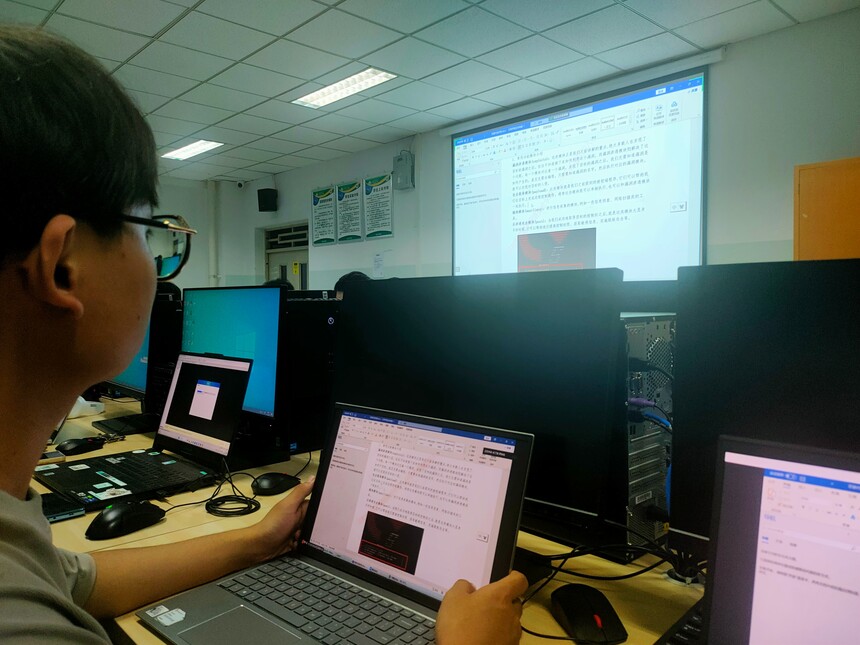 ͼ1 С�ӳ�Ա������ѵ.jpg