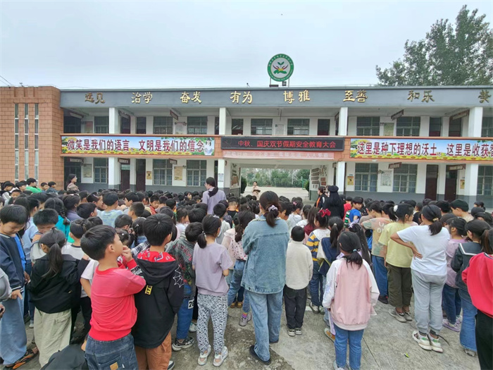 1695951615460460.jpg 525da61f520afcee2fb98bb381dfb28.jpg