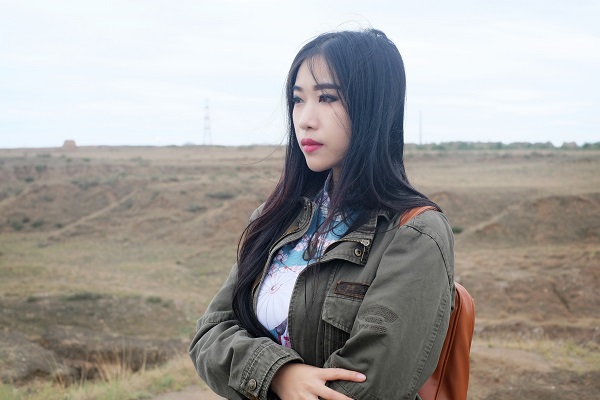 诗人杨碧薇诗歌代表作《家庭背景》