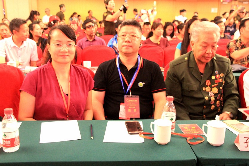 彭福英,《澳门法治报》副社长齐立成,张思德精神的传人孔祥秀委员.