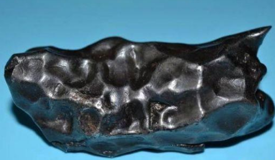 陨石能盘吗?会不会有辐射?