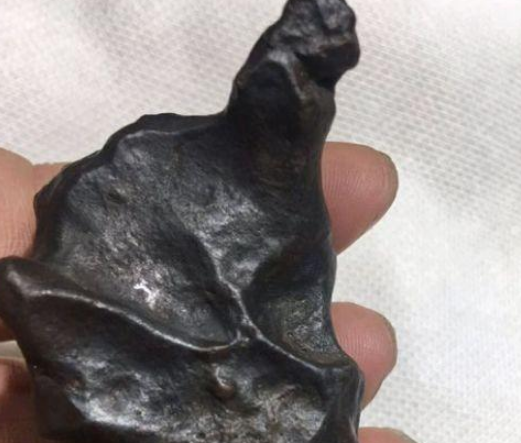 陨石能盘吗?会不会有辐射?