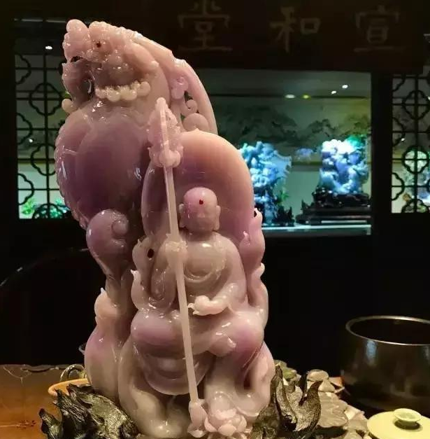 真正的大师级翡翠摆件作品,欣赏可以从四个方面开始