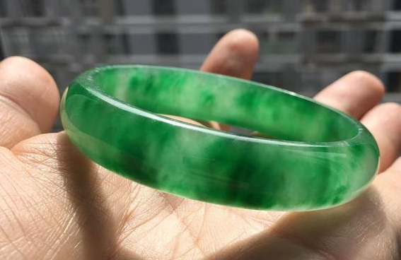 两万买翡翠手镯,真假鉴定竟然是b加c货