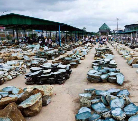 产翡翠矿石的地方很多,中国,俄罗斯,危地马拉,日本及美国都产翡翠,但