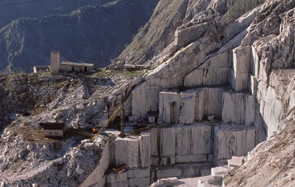 真正能达到珠宝级的翡翠矿,其实只有缅甸和危地马拉.