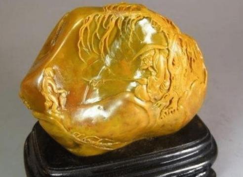 老人在溪边捡块石头当"压菜石", 还拿来鉴宝, 专家: 价值5亿