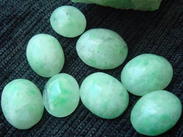 青海翠也叫乌兰翠_中国翡翠玉石网