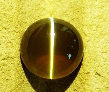 猫眼石唯有金绿猫眼才是真正的猫眼石