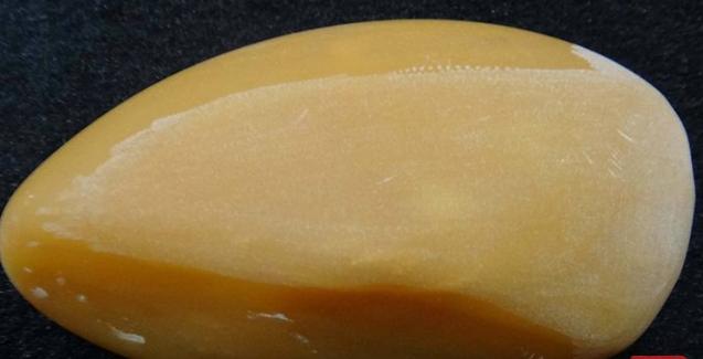 黄龙玉原石图片分析从黄龙玉原石图片看黄龙玉