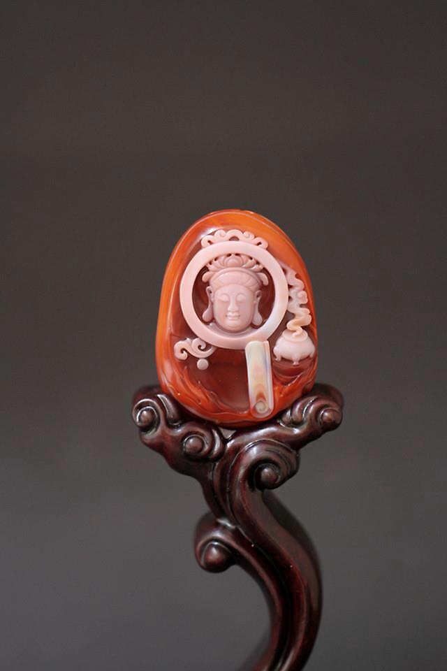 形象生动,雕工精细,颇具特色,作品多次在全国各类大赛中获奖,在玉雕