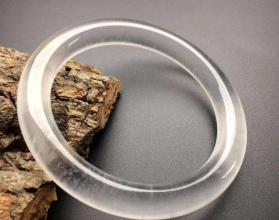 部分水沫在耐久性,美观性方面可以和翡翠媲美,种,水,色俱佳的水沫子