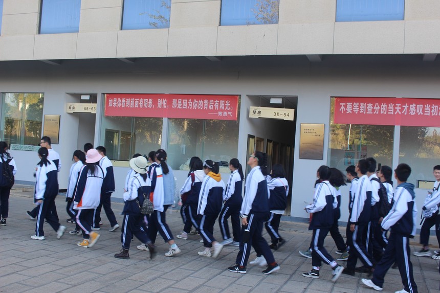 走进艺术的殿堂,遇见不一样的自己_昆明艺卓中学