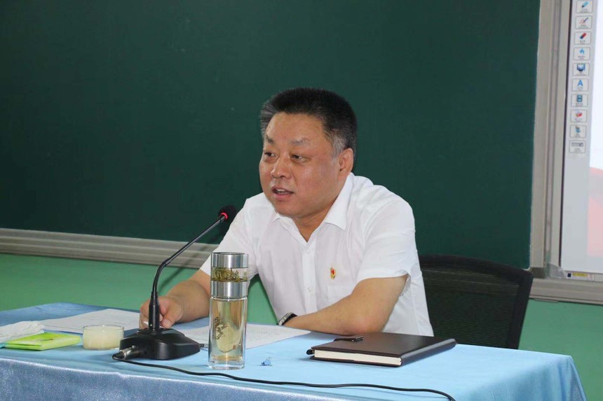 重温红色记忆,传承红色基因!区委副书记,区长赵红兵到焦作四中讲党课