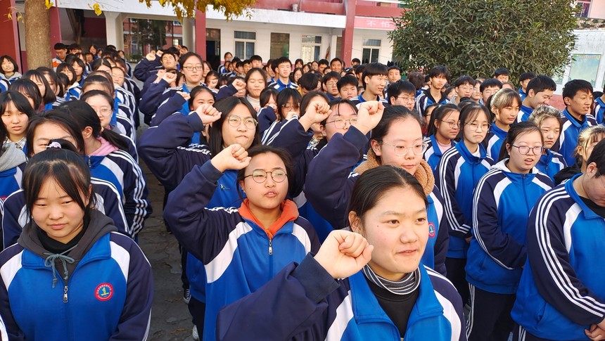 焦作四中龙翔校区举行高考200天誓师大会