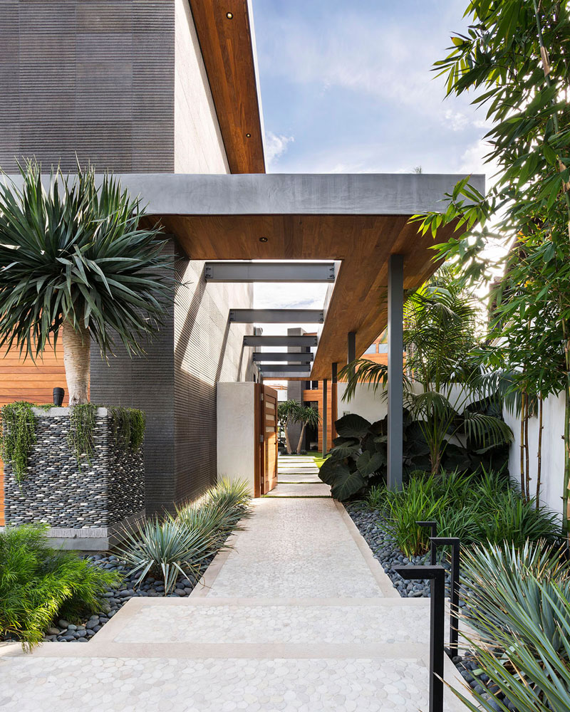 1564108450845972.jpg modern-landscaping-path-220719-1115-03.jpg