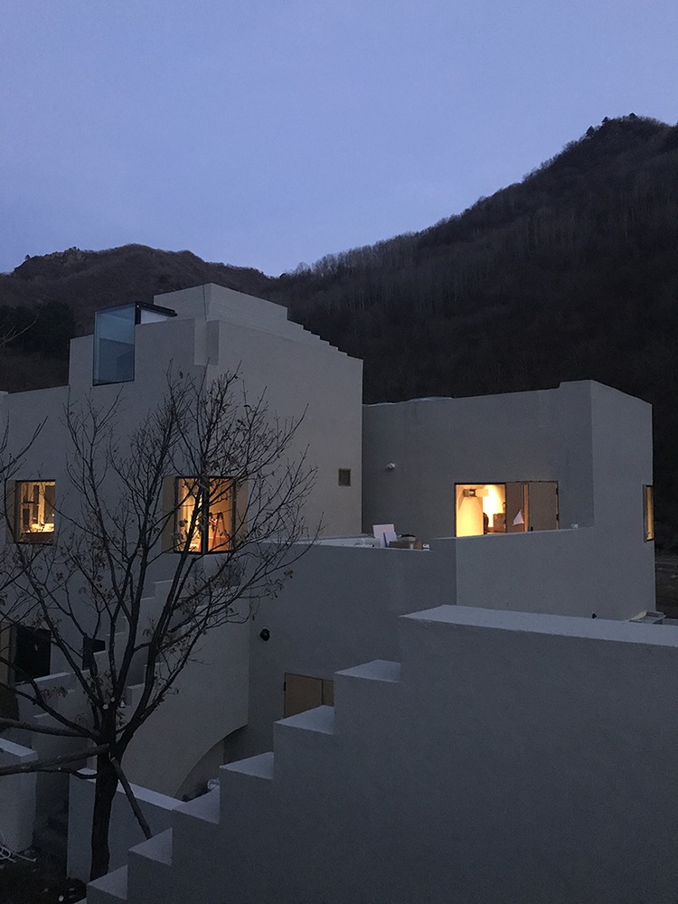 热河山谷天空院子 / gad