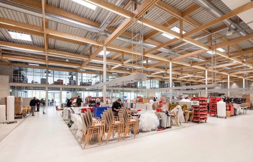 brunner创意工场,模块化木构与玻璃的轻工业 / henn architekten