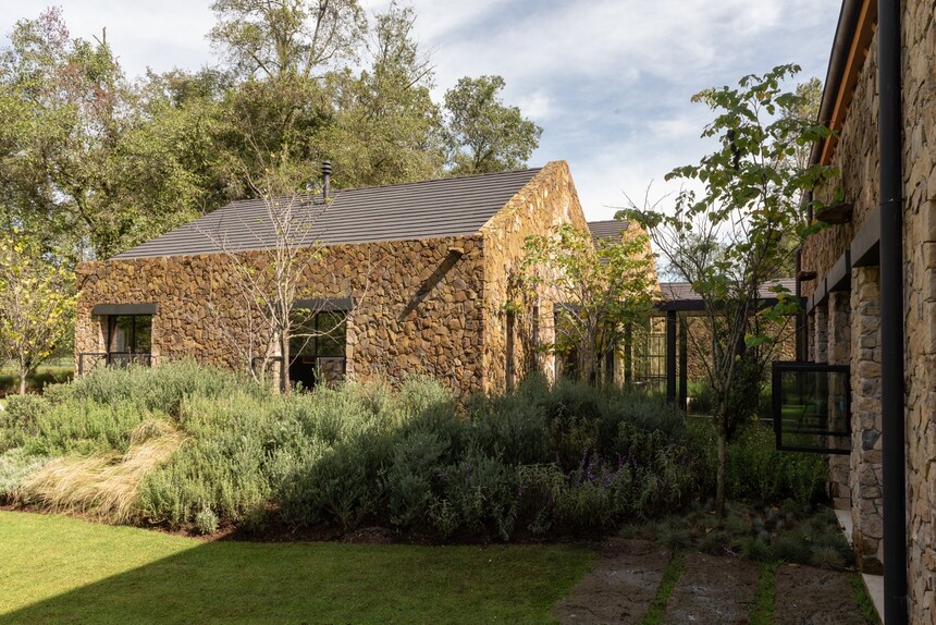 墨西哥石头庄园住宅 / chain   siman   modo manera