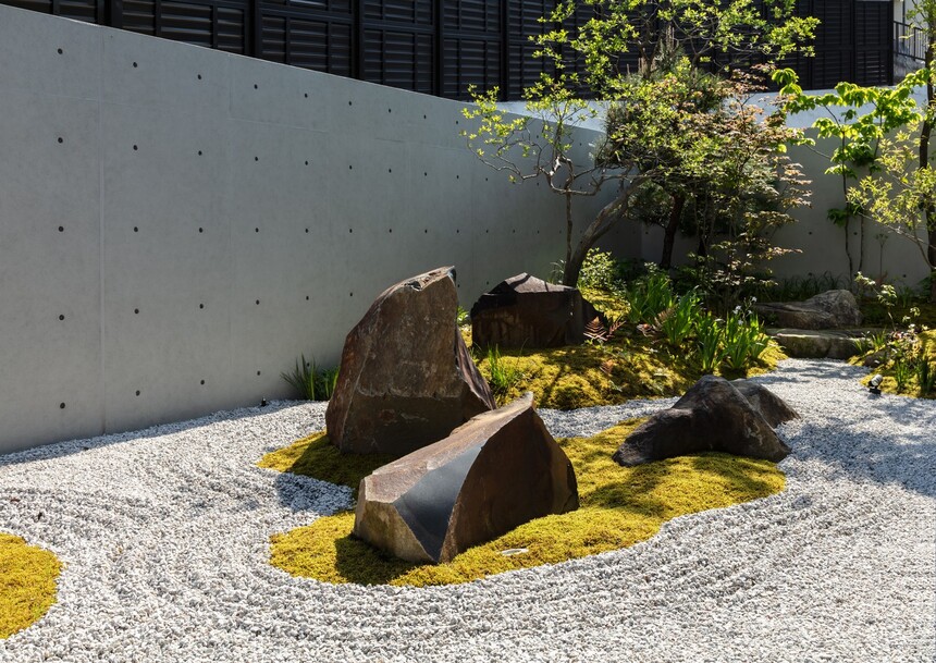 混凝土和枯山水组成的日本现代别墅