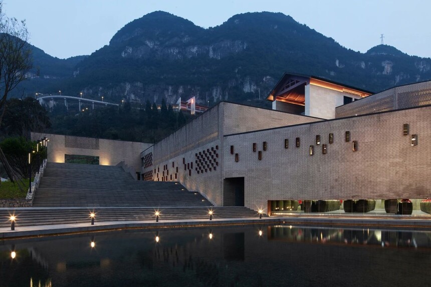 与环境的和谐共生,一处白酒庄园 陶坛酒库!