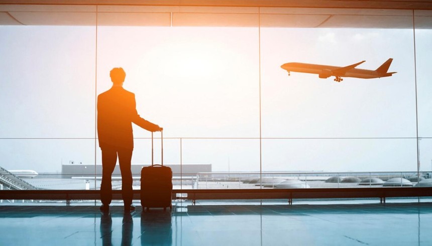 airport-terminal-lounge-plane-ISTOCK-1120.jpg
