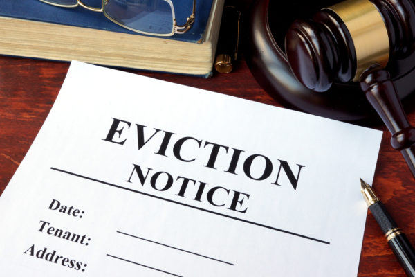 Eviction-notice-and-gavel-on-a-table.-808813786_1257x838-600x400.jpeg