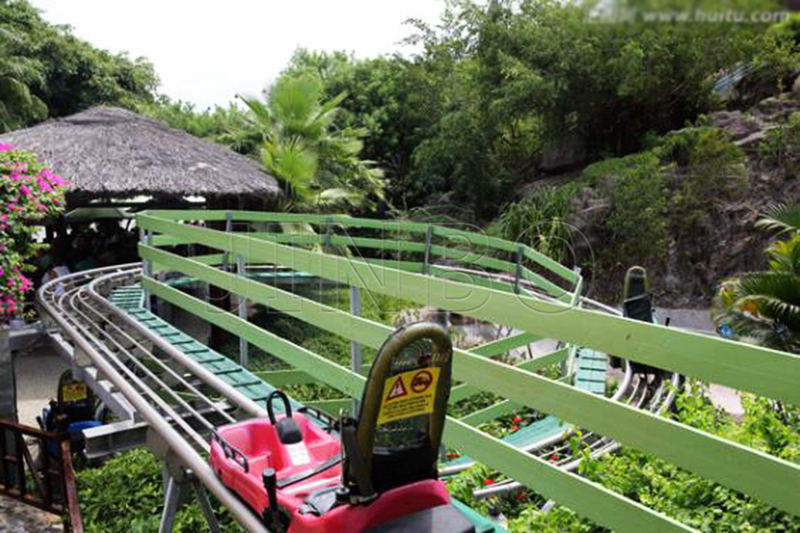 抖音同款管轨式滑道游乐设施