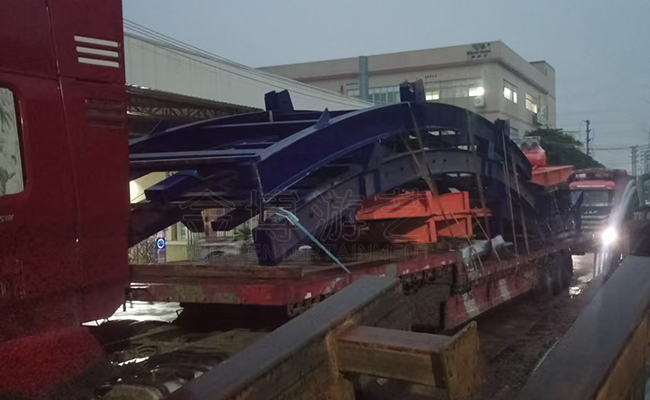 神州飞碟.jpg 2024年11月大型游乐设备厂家发货情况.jpg